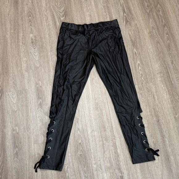 Women's Black Lace-Up Leggings - Picture 6 of 6